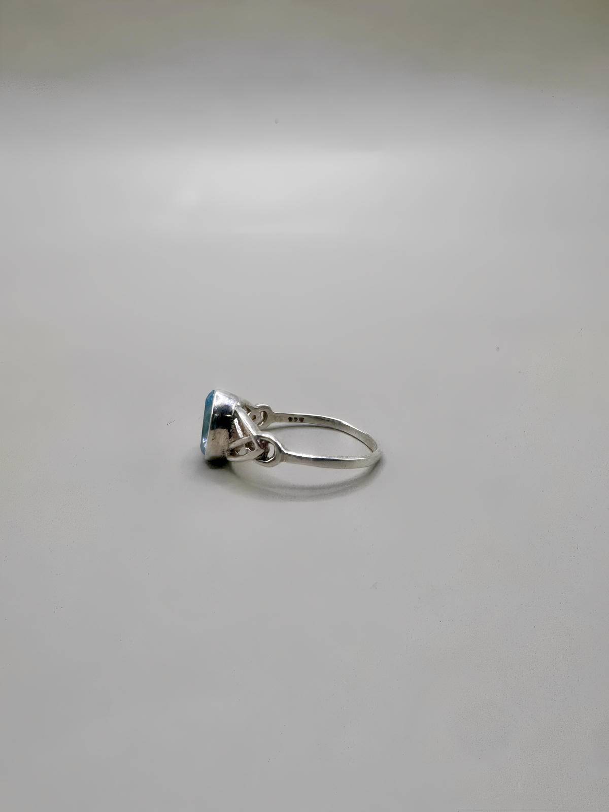 BLUE TOPAZ OVAL RING