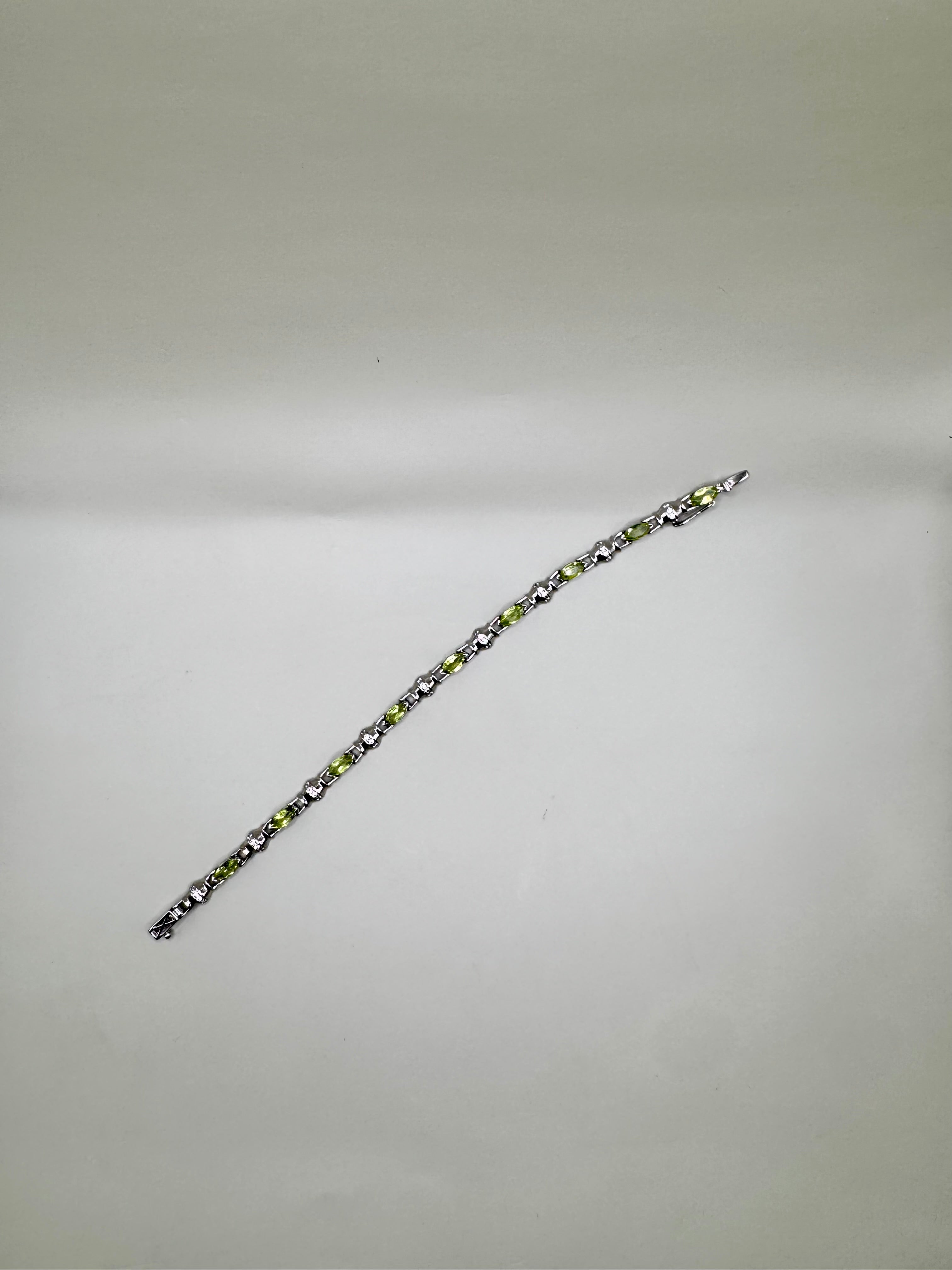PERIDOT AND CLEAR QUARTZ BRACELET